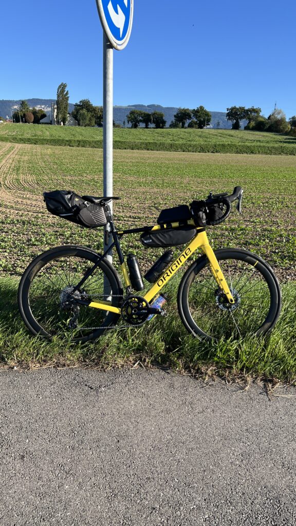 Départ de mon aventure bikepacking de Marseille à Barcelone avec mon vélo chargé pour la longue distance